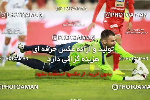 1315416, Tehran, Iran, لیگ برتر فوتبال ایران، Persian Gulf Cup، Week 9، First Leg، Persepolis 2 v 1 Paykan on 2018/11/19 at Azadi Stadium