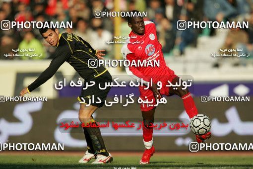 1317553, Tehran, , لیگ برتر فوتبال ایران، Persian Gulf Cup، Week 22، Second Leg، Persepolis 1 v 0 Foulad Khouzestan on 2009/01/16 at Azadi Stadium