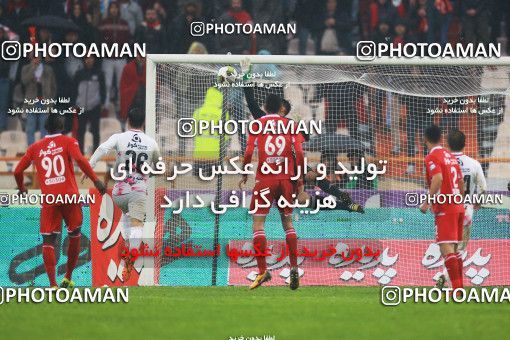 1321055, Tehran, , لیگ برتر فوتبال ایران، Persian Gulf Cup، Week 13، First Leg، Persepolis 0 v 0 Tractor Sazi on 2018/11/25 at Azadi Stadium
