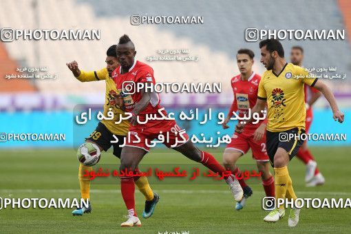 1694560, Tehran, , لیگ برتر فوتبال ایران، Persian Gulf Cup، Week 15، First Leg، Persepolis 3 v 1 Pars Jonoubi Jam on 2018/12/14 at Azadi Stadium