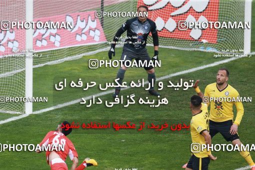 1349141, Tehran, , لیگ برتر فوتبال ایران، Persian Gulf Cup، Week 15، First Leg، Persepolis 3 v 1 Pars Jonoubi Jam on 2018/12/14 at Azadi Stadium