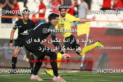 1471559, Tehran, Iran, Iran Football Pro League، Persian Gulf Cup، Week 5، First Leg، Persepolis 0 v 2 Sepahan on 2019/09/26 at Azadi Stadium