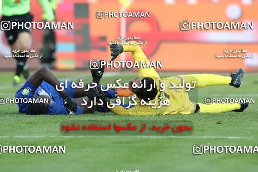 1492947, Tehran,Shahr Qods, Iran, Iran Football Pro League، Persian Gulf Cup، Week 13، First Leg، Esteghlal 1 v 0 Padideh Mashhad on 2019/12/05 at Azadi Stadium