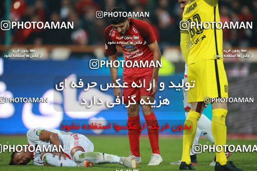 1503609, Tehran, , Iran Football Pro League، Persian Gulf Cup، Week 12، First Leg، Persepolis 1 v 0 Nassaji Qaemshahr on 2019/12/27 at Azadi Stadium