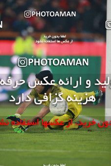 1503891, Tehran, , Iran Football Pro League، Persian Gulf Cup، Week 12، First Leg، Persepolis 1 v 0 Nassaji Qaemshahr on 2019/12/27 at Azadi Stadium
