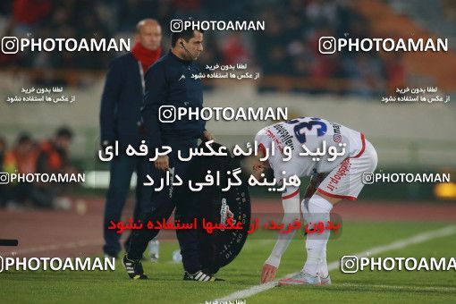 1503830, Tehran, , Iran Football Pro League، Persian Gulf Cup، Week 12، First Leg، Persepolis 1 v 0 Nassaji Qaemshahr on 2019/12/27 at Azadi Stadium