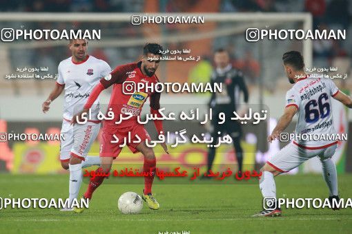1503992, Tehran, , Iran Football Pro League، Persian Gulf Cup، Week 12، First Leg، Persepolis 1 v 0 Nassaji Qaemshahr on 2019/12/27 at Azadi Stadium