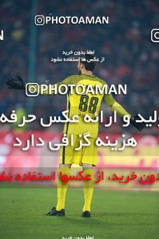 1503974, Tehran, , Iran Football Pro League، Persian Gulf Cup، Week 12، First Leg، Persepolis 1 v 0 Nassaji Qaemshahr on 2019/12/27 at Azadi Stadium