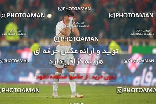 1504037, Tehran, , Iran Football Pro League، Persian Gulf Cup، Week 12، First Leg، Persepolis 1 v 0 Nassaji Qaemshahr on 2019/12/27 at Azadi Stadium