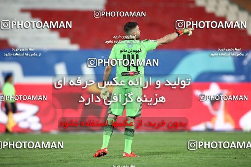 1719335, Tehran, Iran, Iran Football Pro League، Persian Gulf Cup، Week 25، Second Leg، Persepolis 1 v 0 Foulad Khouzestan on 2020/07/18 at Azadi Stadium
