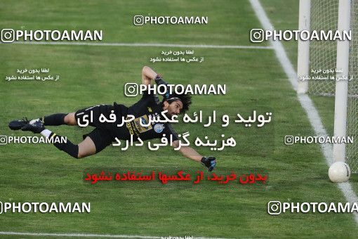 1542401, Tehran, Iran, Semi-Finals جام حذفی فوتبال ایران, Khorramshahr Cup, Persepolis (3) 2 v 2 (6) Esteghlal on 2020/08/26 at Azadi Stadium