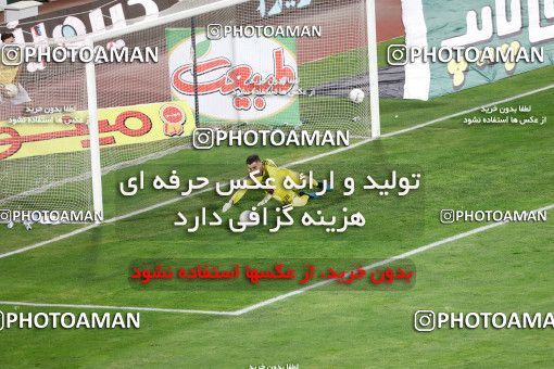 1743465, Tehran, Iran, Iran Football Pro League، Persian Gulf Cup، Week 23، Second Leg، Persepolis 1 v 0 Shahin Shahrdari Boushehr on 2020/07/04 at Azadi Stadium