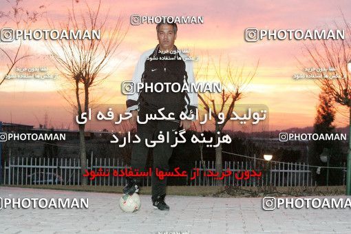 1587014, ایران، تهران، مرکز ملی فوتبال ايران، 1384/11/16، عکس های پرتره رضا رجبی
