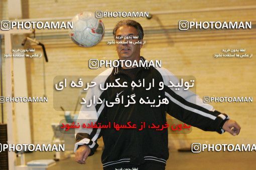 1587016, ایران، تهران، مرکز ملی فوتبال ايران، 1384/11/16، عکس های پرتره رضا رجبی
