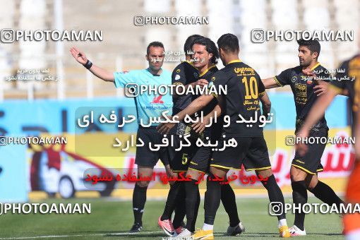 1710216, Tehran, , لیگ برتر فوتبال ایران، Persian Gulf Cup، Week 19، Second Leg، Saipa 0 v 1 Sepahan on 2021/04/05 at Azadi Stadium