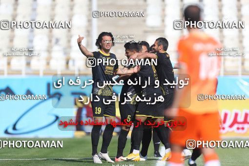 1710219, Tehran, , لیگ برتر فوتبال ایران، Persian Gulf Cup، Week 19، Second Leg، Saipa 0 v 1 Sepahan on 2021/04/05 at Azadi Stadium
