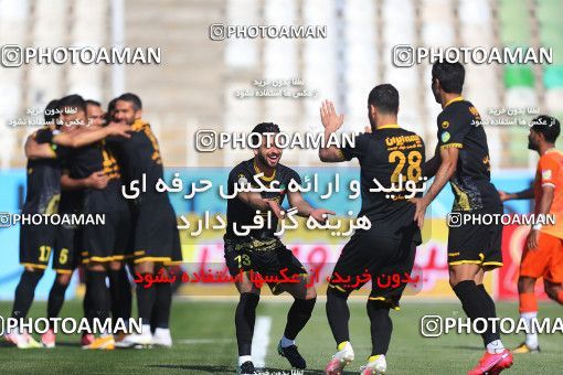 1710184, Tehran, , لیگ برتر فوتبال ایران، Persian Gulf Cup، Week 19، Second Leg، Saipa 0 v 1 Sepahan on 2021/04/05 at Azadi Stadium
