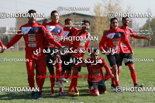 1692064, Tehran, , Persepolis Football Team Training Session on 2017/11/28 at Kheyrieh Amal Stadium