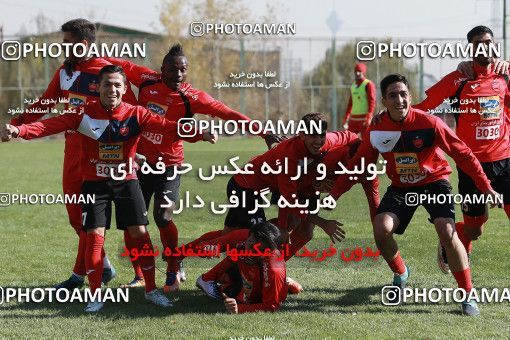 1692004, Tehran, , Persepolis Football Team Training Session on 2017/11/28 at Kheyrieh Amal Stadium