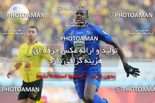 1700799, Isfahan, , Iran Football Pro League، Persian Gulf Cup، Week 12، First Leg، Sepahan 2 v 2 Esteghlal on 2019/11/30 at Naghsh-e Jahan Stadium