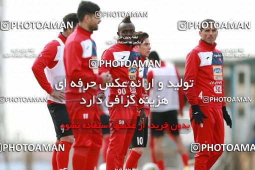 1707025, Tehran, , Persepolis Football Team Training Session on 2018/01/02 at Research Institute of Petroleum Industry