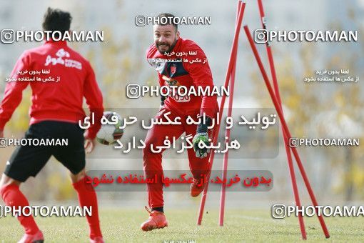 1707104, Tehran, , Persepolis Football Team Training Session on 2018/01/02 at Research Institute of Petroleum Industry