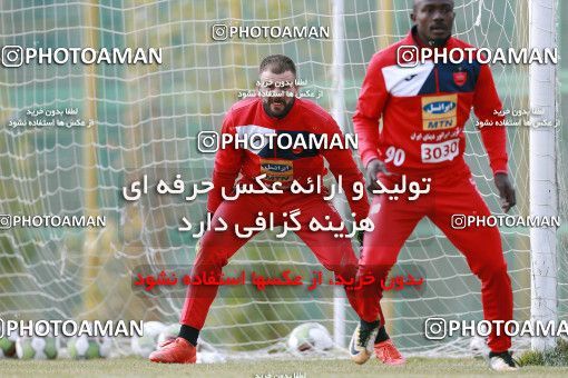 1707006, Tehran, , Persepolis Football Team Training Session on 2018/01/02 at Research Institute of Petroleum Industry