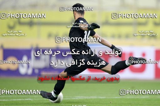 1786539, Isfahan, Iran, لیگ برتر فوتبال ایران، Persian Gulf Cup، Week 9، First Leg، Sepahan 1 v 0 Sanat Naft Abadan on 2021/12/09 at Naghsh-e Jahan Stadium