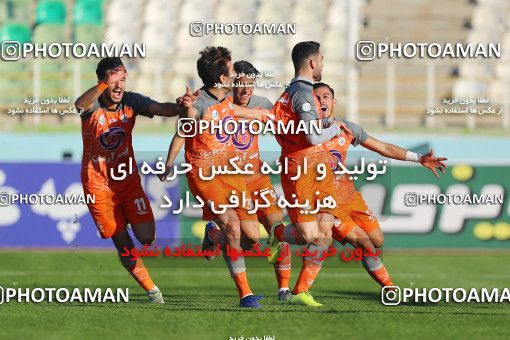 1819390, Tehran, , Iran Football Pro League، Persian Gulf Cup، Week 16، Second Leg، Saipa 3 v 1 Zob Ahan Esfahan on 2019/12/20 at Shahid Dastgerdi Stadium
