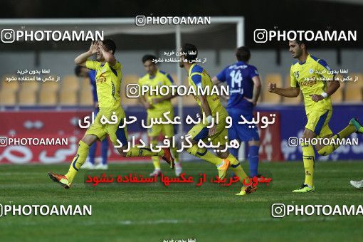 638915, Tehran, [*parameter:4*], لیگ برتر فوتبال ایران، Persian Gulf Cup، Week 13، First Leg، Naft Tehran 1 v 1 Esteghlal on 2013/10/19 at Takhti Stadium