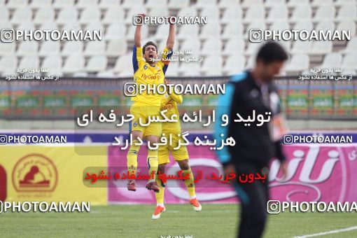 638646, Tehran, [*parameter:4*], لیگ برتر فوتبال ایران، Persian Gulf Cup، Week 15، First Leg، Naft Tehran 2 v 2 Sepahan on 2013/11/03 at Shahid Dastgerdi Stadium
