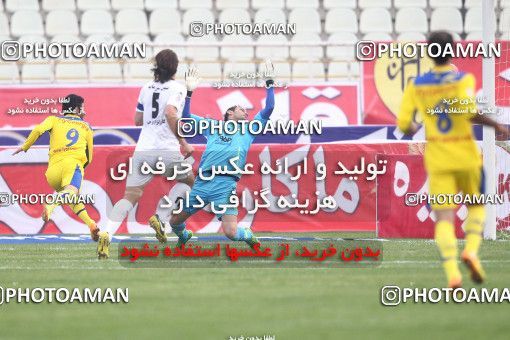 638393, Tehran, [*parameter:4*], لیگ برتر فوتبال ایران، Persian Gulf Cup، Week 15، First Leg، Naft Tehran 2 v 2 Sepahan on 2013/11/03 at Shahid Dastgerdi Stadium
