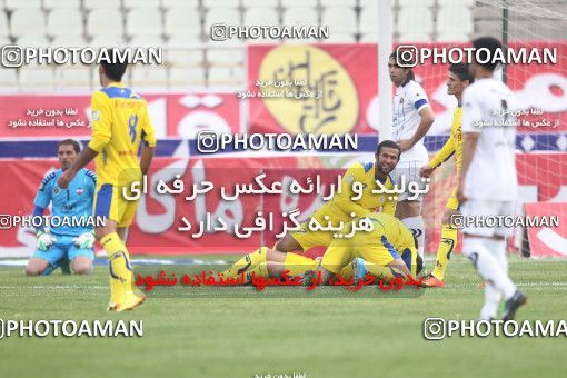 638404, Tehran, [*parameter:4*], لیگ برتر فوتبال ایران، Persian Gulf Cup، Week 15، First Leg، Naft Tehran 2 v 2 Sepahan on 2013/11/03 at Shahid Dastgerdi Stadium