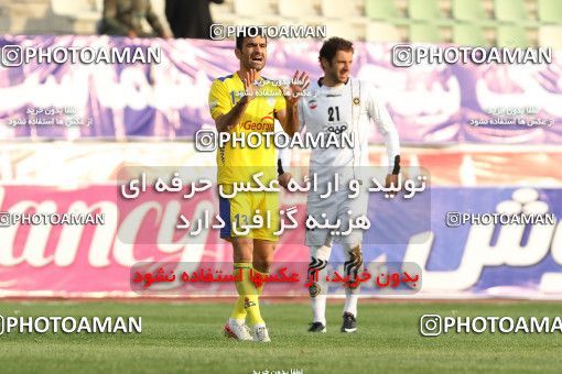 687338, Tehran, [*parameter:4*], لیگ برتر فوتبال ایران، Persian Gulf Cup، Week 15، First Leg، Naft Tehran 2 v 2 Sepahan on 2013/11/03 at Shahid Dastgerdi Stadium