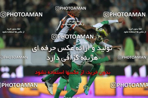 649567, Tehran, [*parameter:4*], لیگ برتر فوتبال ایران، Persian Gulf Cup، Week 17، Second Leg، Persepolis 2 v 1 Zob Ahan Esfahan on 2013/12/06 at Azadi Stadium