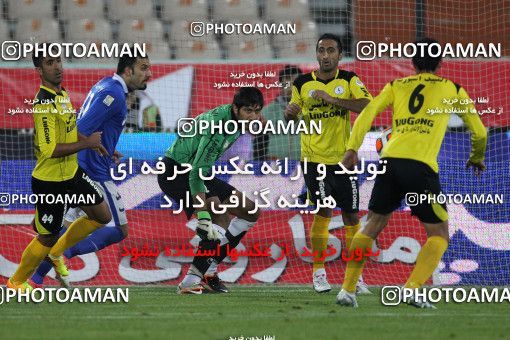 652656, Tehran, [*parameter:4*], لیگ برتر فوتبال ایران، Persian Gulf Cup، Week 18، Second Leg، Esteghlal 1 v 0 Fajr-e Sepasi Shiraz on 2013/12/14 at Azadi Stadium