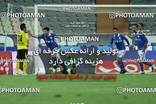 652933, Tehran, [*parameter:4*], لیگ برتر فوتبال ایران، Persian Gulf Cup، Week 18، Second Leg، Esteghlal 1 v 0 Fajr-e Sepasi Shiraz on 2013/12/14 at Azadi Stadium
