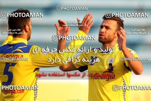654601, Tehran, [*parameter:4*], لیگ برتر فوتبال ایران، Persian Gulf Cup، Week 19، Second Leg، Rah Ahan 1 v 3 Naft Tehran on 2013/12/20 at Ekbatan Stadium