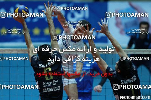 338975, مرحله پلی آف بیست و نهمین دوره لیگ برتر والیبال مردان ایران، سال 1394، گرامیداشت 200 شهید والیبالیست، 1394/12/05، تهران، خانه والیبال، بانک سرمایه ۳ - ۱ 