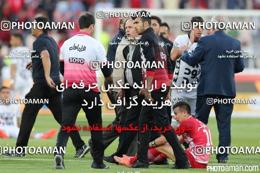 381585, Tehran, Iran, لیگ برتر فوتبال ایران، Persian Gulf Cup، Week 30، Second Leg، Persepolis 2 v 1 Rah Ahan on 2016/05/13 at Azadi Stadium