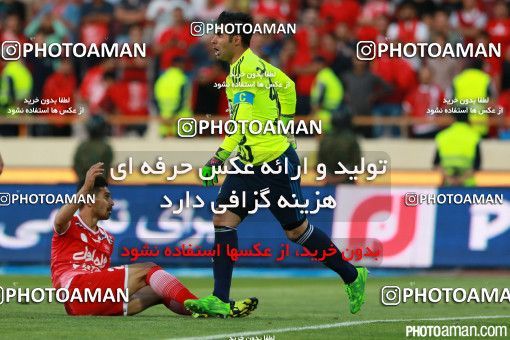 378985, Tehran, Iran, لیگ برتر فوتبال ایران، Persian Gulf Cup، Week 30، Second Leg، Persepolis 2 v 1 Rah Ahan on 2016/05/13 at Azadi Stadium