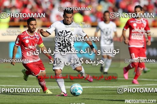 381478, Tehran, Iran, لیگ برتر فوتبال ایران، Persian Gulf Cup، Week 30، Second Leg، Persepolis 2 v 1 Rah Ahan on 2016/05/13 at Azadi Stadium