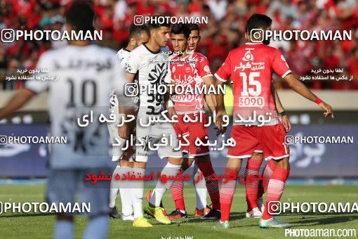 381496, Tehran, Iran, لیگ برتر فوتبال ایران، Persian Gulf Cup، Week 30، Second Leg، Persepolis 2 v 1 Rah Ahan on 2016/05/13 at Azadi Stadium