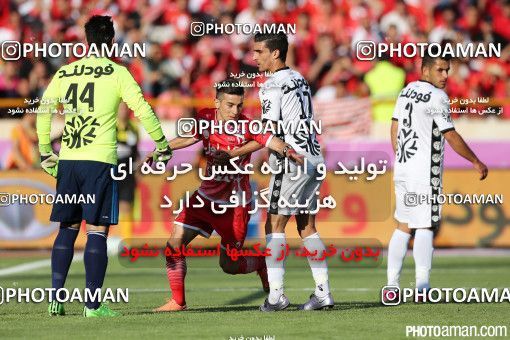 381486, Tehran, Iran, لیگ برتر فوتبال ایران، Persian Gulf Cup، Week 30، Second Leg، Persepolis 2 v 1 Rah Ahan on 2016/05/13 at Azadi Stadium