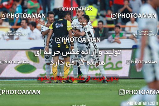 379851, Tehran, Iran, لیگ برتر فوتبال ایران، Persian Gulf Cup، Week 30، Second Leg، Persepolis 2 v 1 Rah Ahan on 2016/05/13 at Azadi Stadium