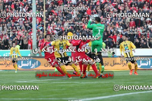 563374, Tehran, [*parameter:4*], لیگ برتر فوتبال ایران، Persian Gulf Cup، Week 22، Second Leg، Persepolis 0 v 2 Sepahan on 2017/02/16 at Azadi Stadium
