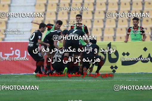 595922, Tehran, [*parameter:4*], لیگ برتر فوتبال ایران، Persian Gulf Cup، Week 27، Second Leg، Naft Tehran 2 v 2 Foulad Khouzestan on 2017/04/14 at Takhti Stadium