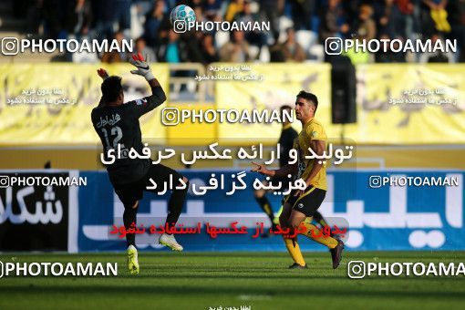 612425, Isfahan, [*parameter:4*], لیگ برتر فوتبال ایران، Persian Gulf Cup، Week 17، Second Leg، Sepahan 2 v 1 Naft Tehran on 2017/01/18 at Naghsh-e Jahan Stadium