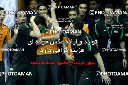 760952, فینال  مسابقات والیبال قهرمانی باشگاه‌های آسیا 2013، ، تهران، سالن دوازده هزار نفری ورزشگاه آزادی، 1392/02/09، کاله ۳ -   ۰