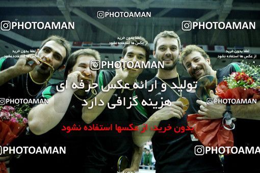 760934, فینال  مسابقات والیبال قهرمانی باشگاه‌های آسیا 2013، ، تهران، سالن دوازده هزار نفری ورزشگاه آزادی، 1392/02/09، کاله ۳ -   ۰
